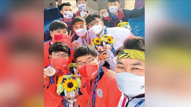 [별별 올림pick] 오진혁 "같이 찍자"…'팀 아시아' 금빛 미소