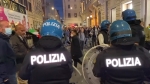 “백신 증명 반대한다“ 이탈리아서 수천명 격렬 시위