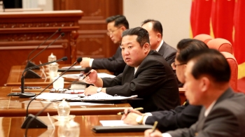 김정은, 4차 전원회의서 '식량문제 완전 해결' 목표 제시