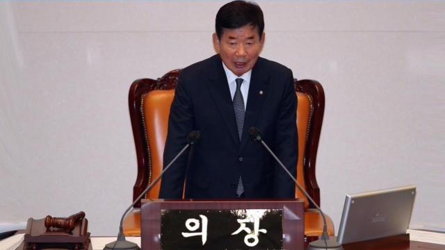 국회의장에 김진표…여야 자리다툼에 35일 '허송세월'