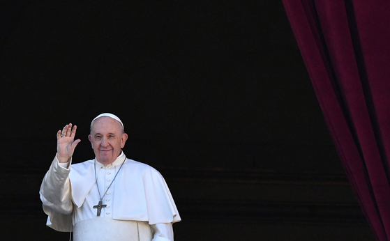 "동성애자라고 버려져선 안 된다"…교황, 동성결합법 첫 공개 지지