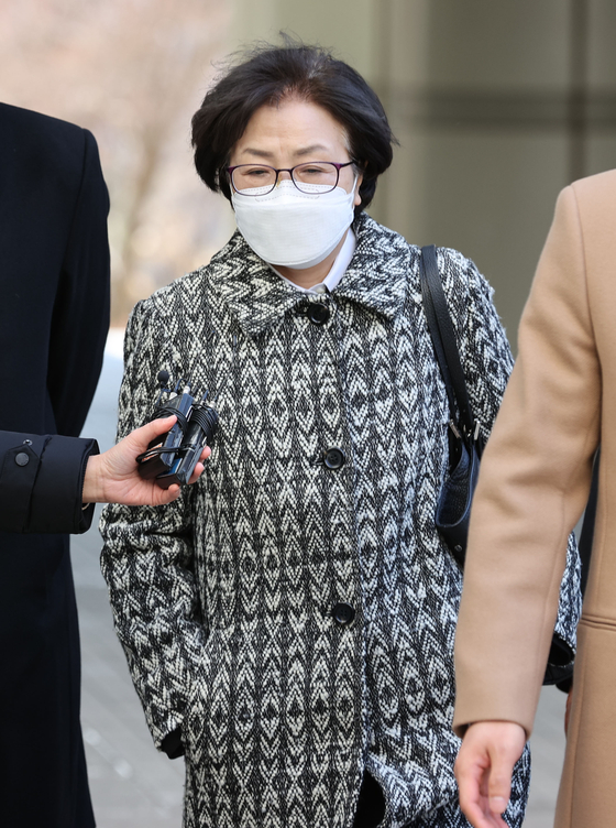 9일 '환경부 블랙리스트' 선고 공판 출석하는 김은경 전 환경부 장관의 모습. [출처, 연합뉴스]