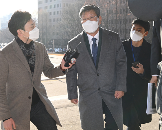 이용구 법무부 차관이 법무부 청사로 출근하고 있다. 〈사진=연합뉴스〉