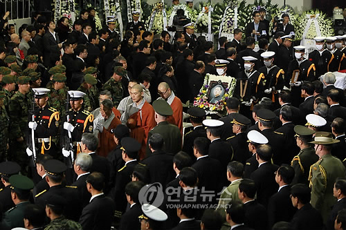 2010년 3월. 천안함 실종자 수색작업중 순국한 한주호 준위의 영결식.