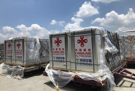 지난 2일 미얀마 양곤 국제공항에 도착한 중국산 코로나19 백신 보관 차량 모습. 〈사진=미얀마 주재 중국 대사관〉
