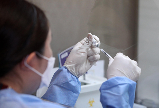 백신 못 맞은 신규 환자들…접종 공백에 불안한 요양병원
