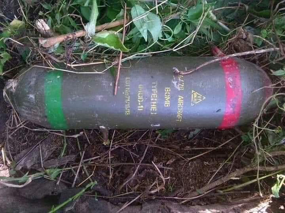 군부가 미얀마 친주 민닷 지역 습격에 사용한 화학무기.〈사진=트위터〉