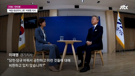 2일 이재명 경기지사의 JTBC의 인터뷰 모습.