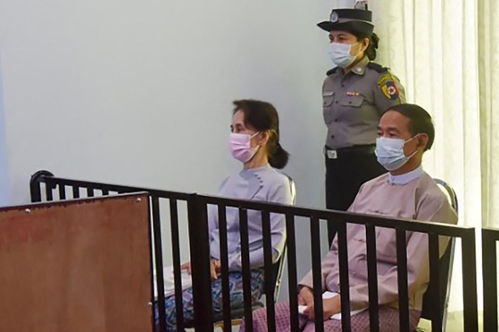 지난 5월 24일 아웅산 수치 국가고문이 네피도 법정에 출석한 모습. 〈사진=AFP 연합뉴스〉