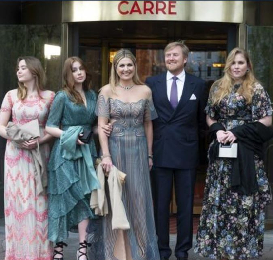 네덜란드 국왕 부부와 세 딸. 제일 오른쪽이 아말리아 공주다. [EPA=연합뉴스]