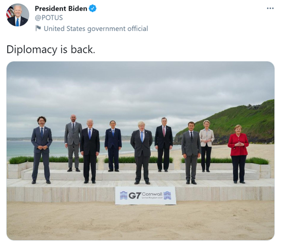 미국 바이든 대통령이 트위터에 올린 정상회의 기념사진 〈사진=트위터 캡처〉