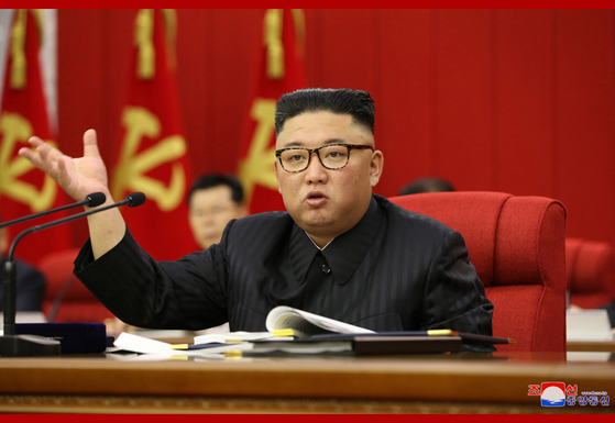 지난 15일 전원회의를 주재하고 있는 김정은 위원장. 〈사진=노동신문〉