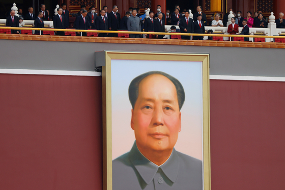 1일 시진핑 중국 국가주석과 당 관계자들이 중국 베이징 천안문 광장에서 열린 중국 공산당 창건 100주년 기념행사에 참석했다. 〈사진=EPA 연합뉴스〉