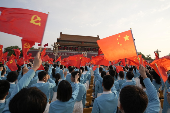 오늘(1일) 베이징 톈안먼에서 열린 중국 공산당 창건 100주년 기념식 모습. 〈사진=AP 연합뉴스〉