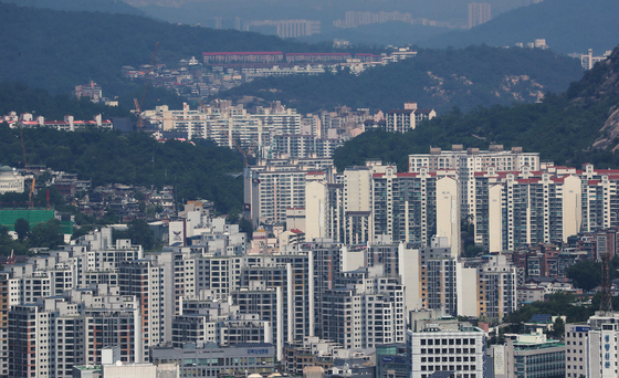 서울 남산에서 바라본 아파트 단지의 모습입니다. 