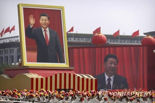 시진핑 중국공산당 총성기 겸 국가주석의 대형 걸개 그림〈사진=신화통신 캡처〉