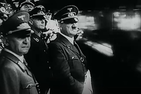 히틀러가 입은 코트와 군복 등은 휴고보스가 만들었다.