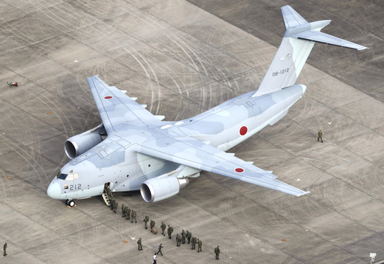 일본이 아프간에 파견한 항공자위대 수송기 C-2가 지난 23일 일본 사이타마(埼玉)현 이루마(入間) 공군기지에서 이륙 준비를 하는 모습입니다.