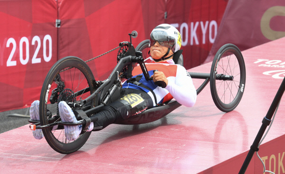 31일 일본 시즈오카현 후지국제스피드웨이에서 열린 도쿄패럴림픽 사이클 여자 도로독주(H4-5)에서 이도연이 10위로 완주했다. 〈사진=패럴림픽공동사진취재단〉