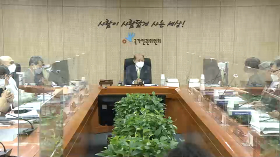지난 13일 국가인권위원회 전원위원회 모습. 〈사진=JTBC〉