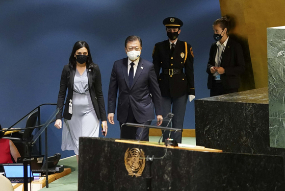 문재인 대통령이 21일(현지시각) 미국 뉴욕 유엔 총회장에 들어서고 있다. 〈사진=연합뉴스〉
