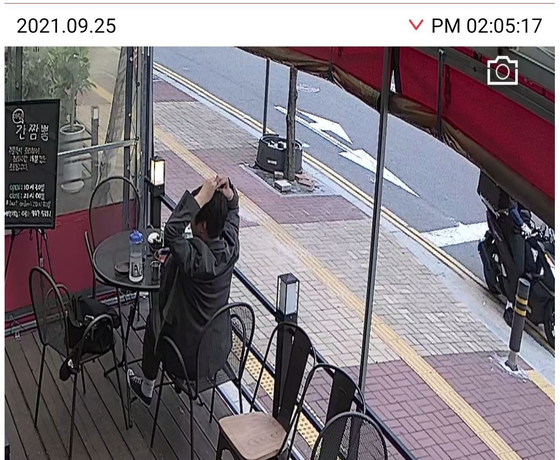 A 씨가 공개한 CCTV 장면. 〈사진=온라인 커뮤니티 캡처〉