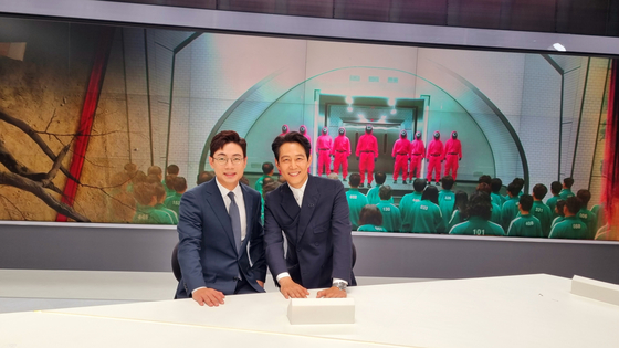 JTBC 뉴스룸과 단독 인터뷰 한 배우 이정재. 〈사진=JTBC〉