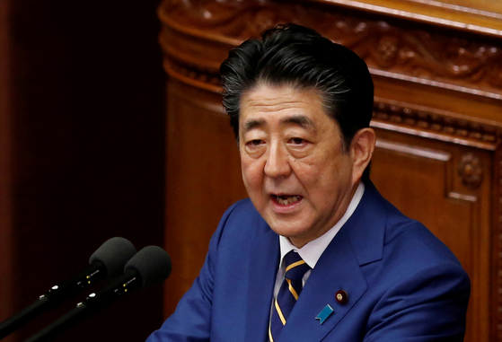 오는 31일 열릴 일본 중의원 선거에 자민당 지역구 후보로 출마한 아베 신조 전 총리. 〈사진=연합뉴스〉