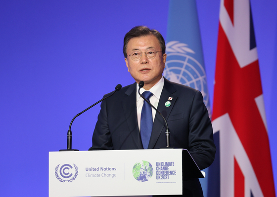 문재인 대통령이 지난 1일 영국 글래스고 스코틀랜드 이벤트 캠퍼스(SEC)에서 열린 제26차 유엔 기후변화협약 당사국총회(COP26)에서 기조연설을 하고 있다. 〈사진=연합뉴스〉