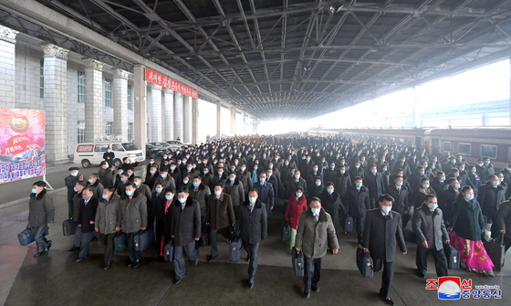 제5차 3대 혁명 선구자대회에 앞서 대회 참가자들이 어제(14일) 평양에 도착했다. 〈사진=조선중앙통신〉