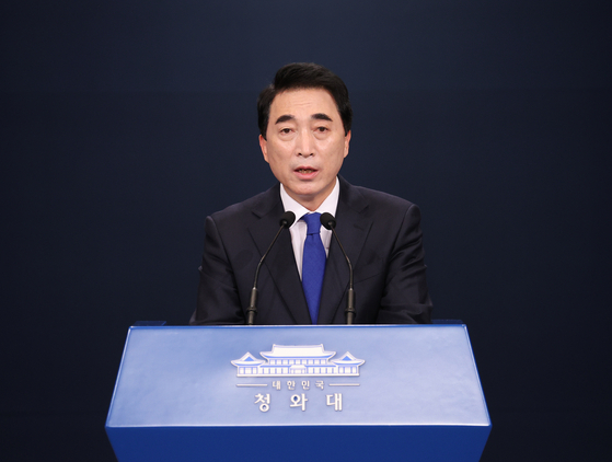 박수현 국민소통수석이 지난달 11일 청와대 춘추관에서 기자회견을 하고 있다. 〈사진=연합뉴스〉