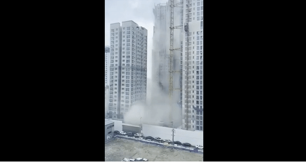 광주 아파트 외벽 붕괴 사고 현장 영상. 〈영상=보배드림 홈페이지〉