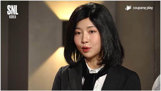 〈SNL코리아 리부트〉 '콜드오프닝'에서 김건희 씨를 연기하는 배우 주현영. (출처=쿠팡플레이·에이스토리)