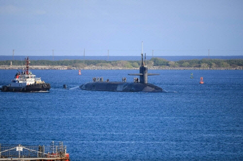 괌에 정박한 미국 전략핵잠수함 'USS 네바다' 〈사진=미 해군〉