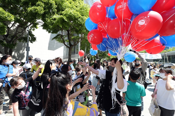 오늘(5일) 광주 고려인마을 어린이들이 광주 동구 국립 아시아문화전당에서 열린 어린이날 행사에 참여하는 모습. 〈사진-연합뉴스〉 