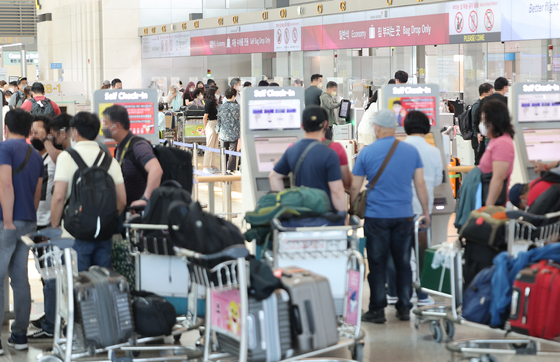 지난 15일 인천국제공항 제1 여객터미널 출국장의 모습. 〈사진=연합뉴스〉