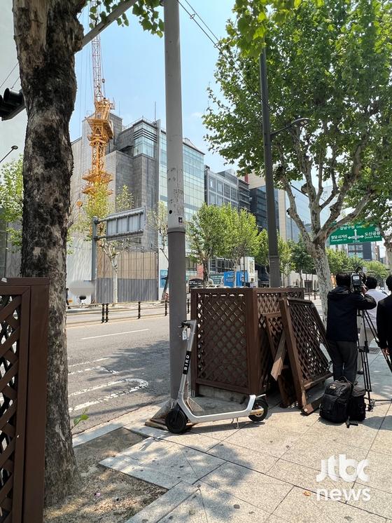 '음주운전 혐의' 김새론, 현장 가보니…"구조물 파손·정전 복구"