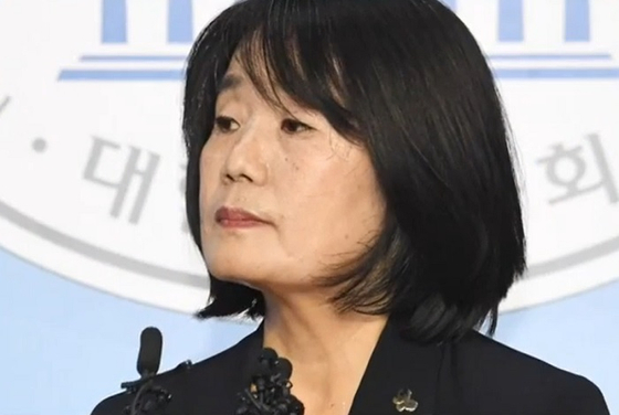 2015년 한·일 위안부 합의 당시 정의기억연대 상임대표를 지낸 윤미향 무소속 의원. 〈사진=JTBC 캡처〉