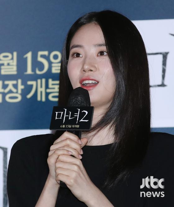 배우 신시아가 7일 서울 CGV 용산아이파크몰에서 열린 영화 '마녀 2' 언론시사회에 참석했다. 〈사진=JTBC엔터뉴스〉