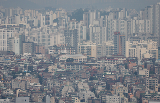 지난 21일 남산에서 바라본 서울시내 아파트와 주택들. 〈사진=연합뉴스〉