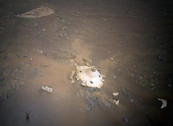 지난 4월 포착된 낙하산 잔해. 〈사진=트위터 '@NASAJPL'〉