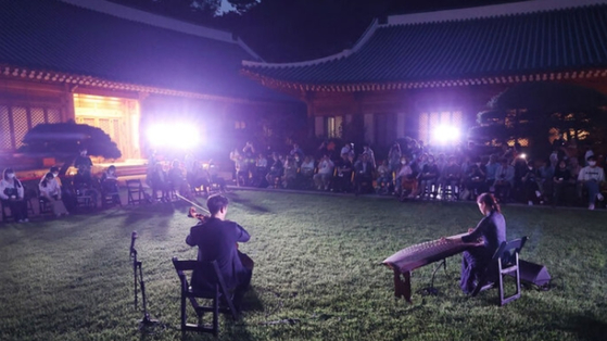 '청와대, 한여름 밤의 산책' 언론 공개 행사에서 열리고 있는 공연