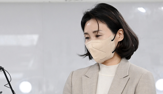 더불어민주당 이재명 대선 후보의 부인 김혜경 씨가 지난 2월 9일 오후 서울 여의도 당사에서 '과잉 의전' 등 논란에 대해 사과 기자회견을 하고 있는 모습. 〈사진=국회사진기자단〉
