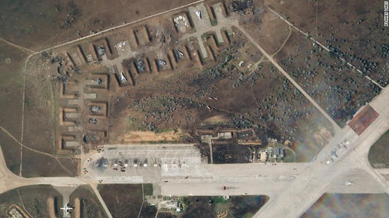 전문가들은 이 위성 사진에서 군용기 최소 7대가 파괴됐다고 분석했다.