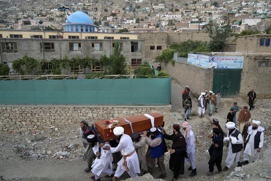 이슬람 사원에서 벌어진 폭탄 테러로 성직자 등 최소 10명이 사망했다 (사진= AP 연합뉴스)