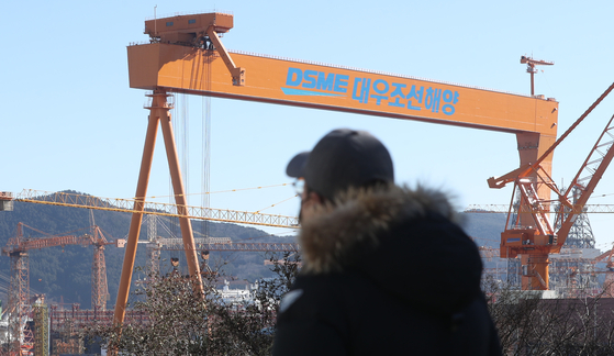 경남 거제시 대우조선해양 옥포조선소에 설치된 대형 크레인. 〈출처=연합뉴스〉